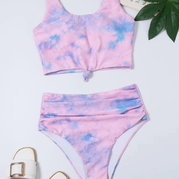 Bikini - Picture 1 of 1